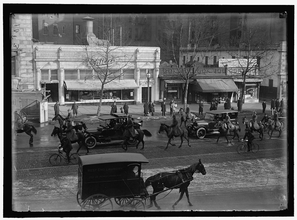 Exterior of Childs Restaurant at 1423 Pennsylvania Avenue NW, Washington, DC in 1917